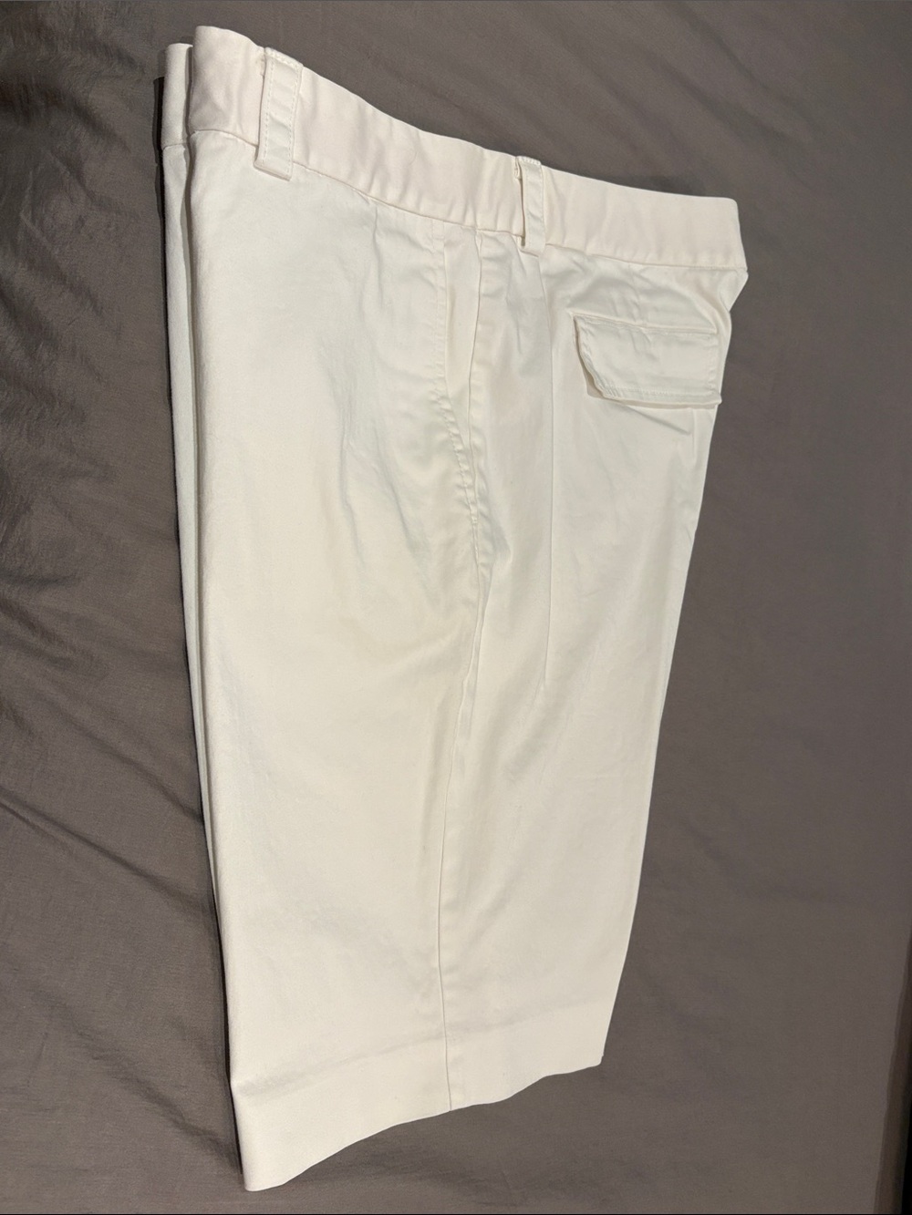 Banana Republic White Women’s Bermuda Shorts - Picture 4 of 6